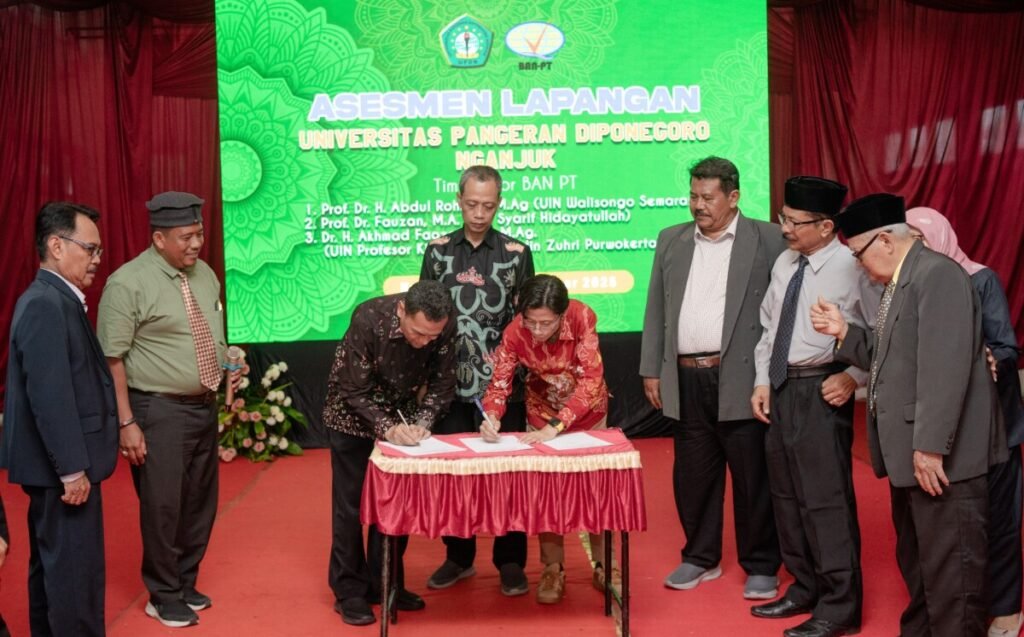 Penandatanganan Berita Acara Asesmen Lapangan Universitas Pangeran Diponegoro Nganjuk tahun 2025